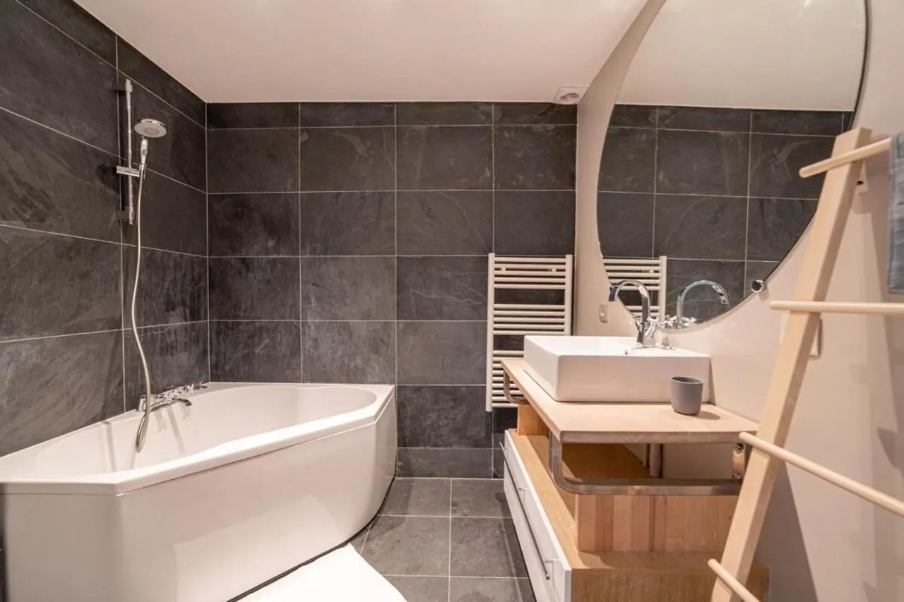 Appartement Authentique Furnished Flat à Annecy France