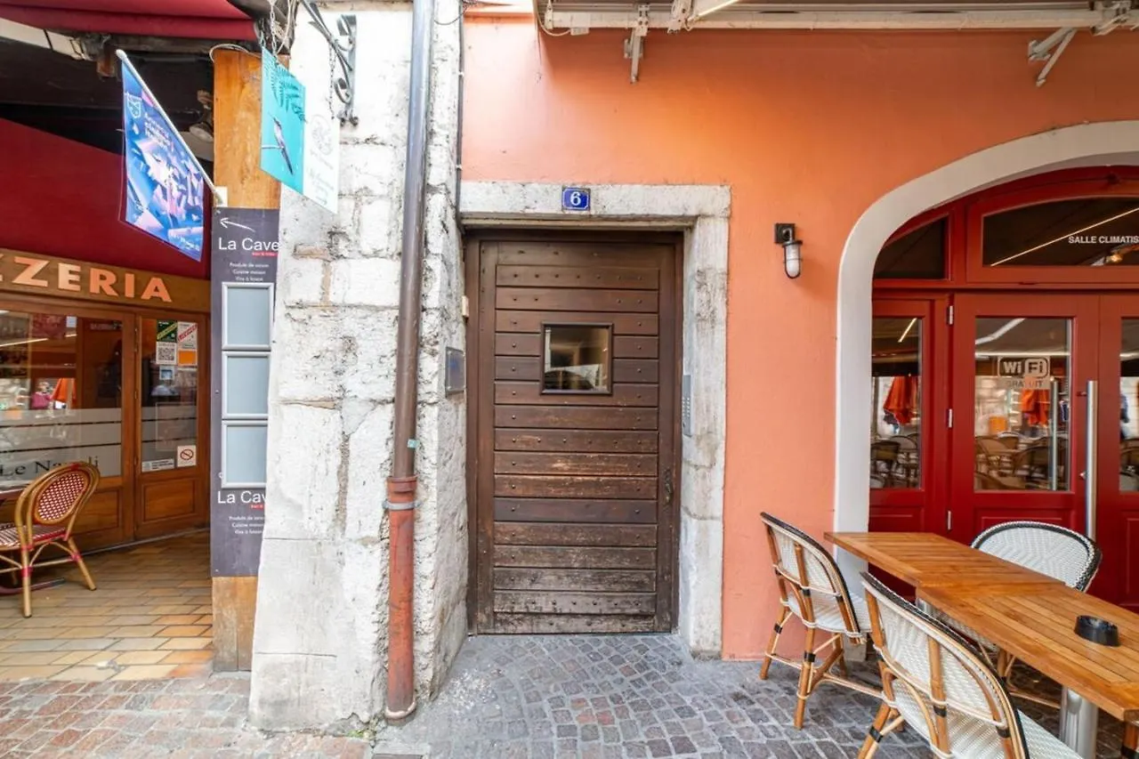 Appartement Authentique Furnished Flat à Annecy 0*,  France